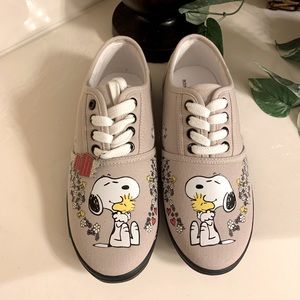 PEANUTS "Happiness Is Friendship" Women's Sneakers
